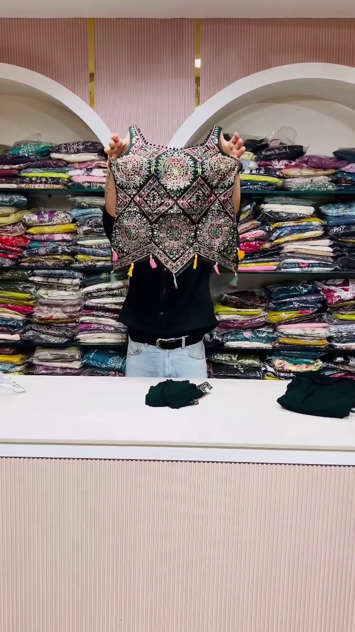 WOMEN'S Georgette Semi-Stiched lehnga - Image 11