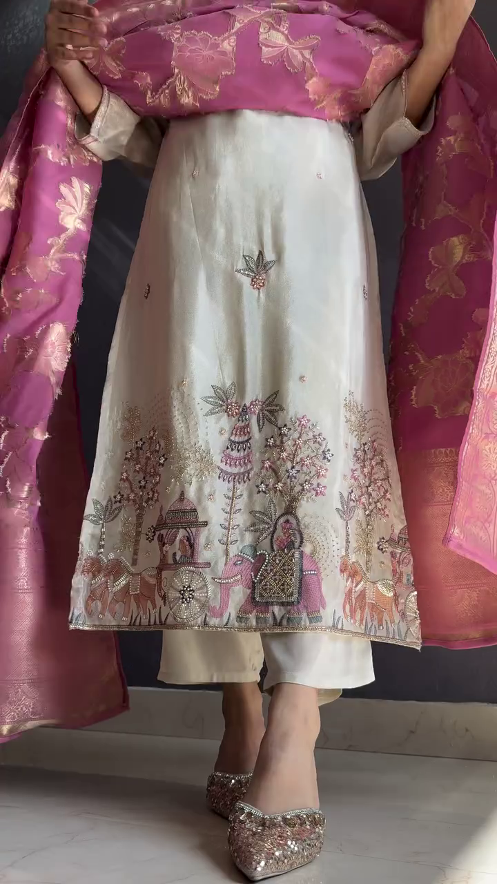 Women Floral Embroidered Regular Thread Work Chanderi Silk Kurta with Trousers & With Dupatta - Image 9