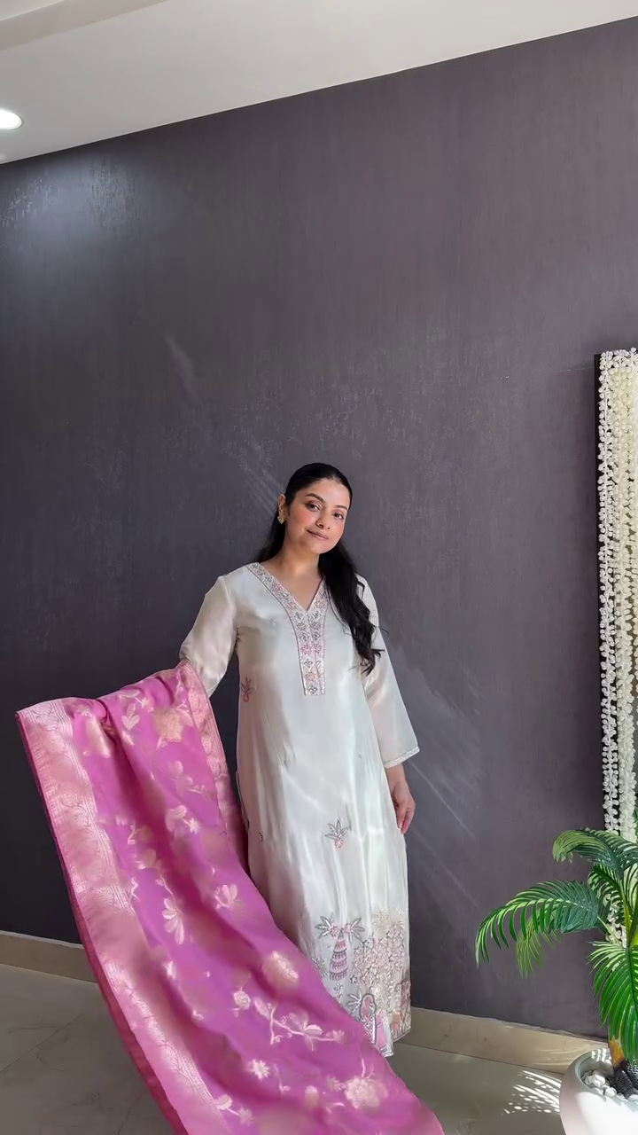 Women Floral Embroidered Regular Thread Work Chanderi Silk Kurta with Trousers & With Dupatta - Image 7