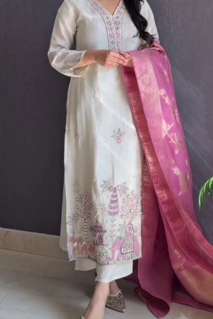 Women Floral Embroidered Regular Thread Work Chanderi Silk Kurta with Trousers & With Dupatta
