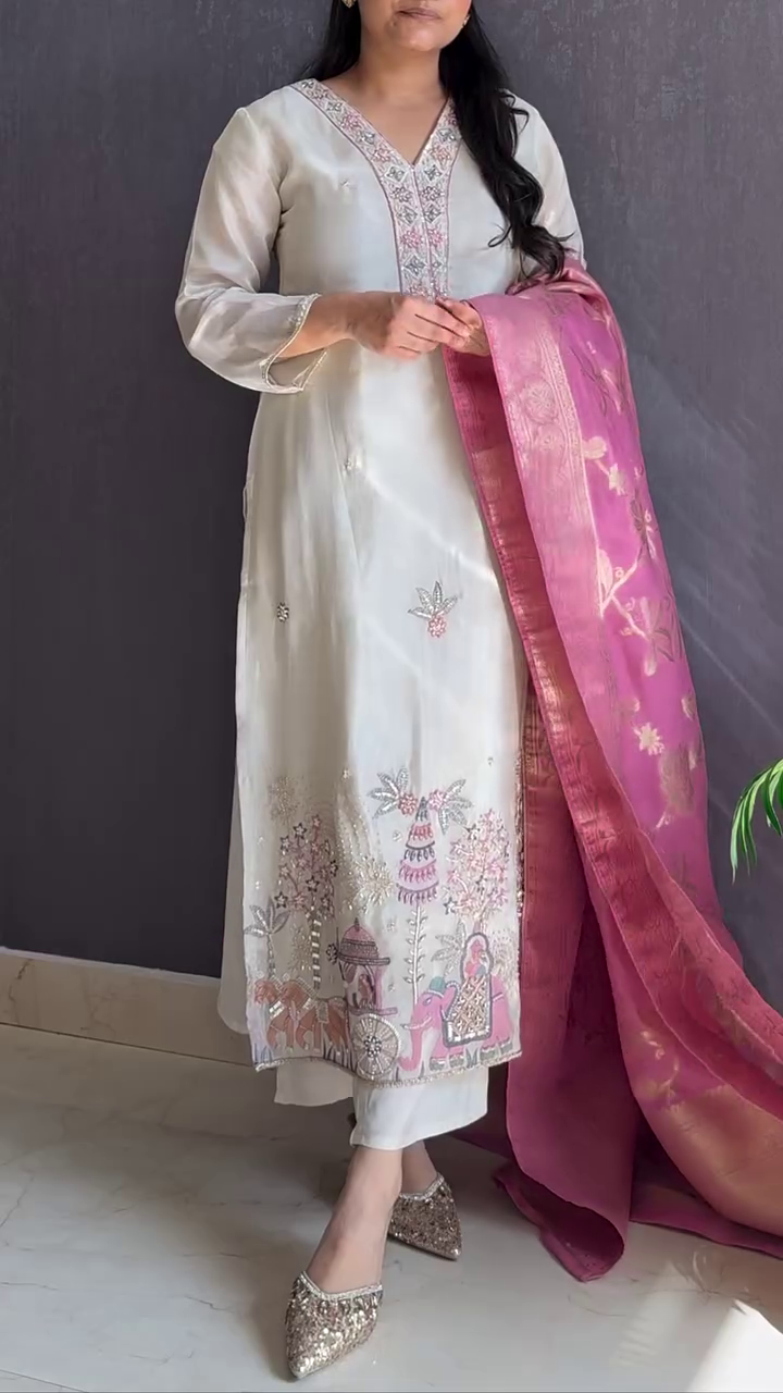 Women Floral Embroidered Regular Thread Work Chanderi Silk Kurta with Trousers & With Dupatta